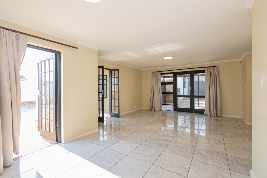 5 Bedroom Property for Sale in De Bron Western Cape